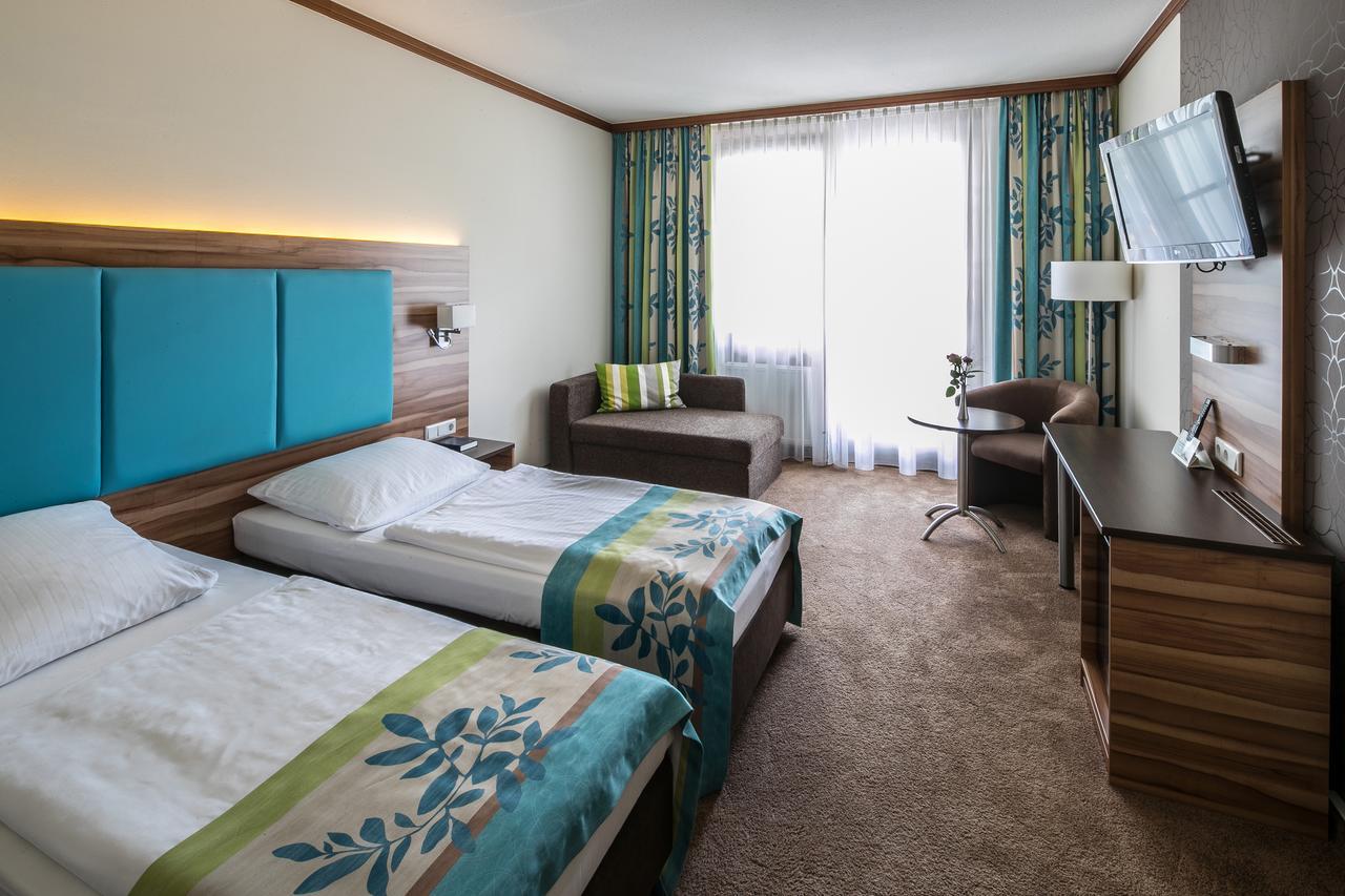 Hotel Am Krone Park Olching Exterior photo